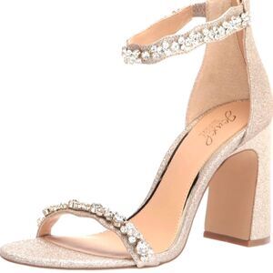 Jewel Bagley Mischka Odessa size 9 in Light Gold Heeled Sandal, NEW